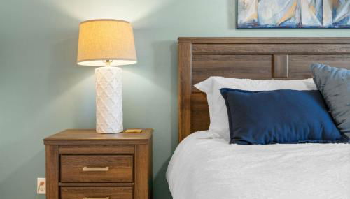 Stunning Condo at Park Shore Resort 149 - Photo 3