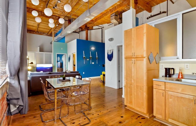 Historic Brick 2 Bedroom Getaway, Wifi - Foto 14