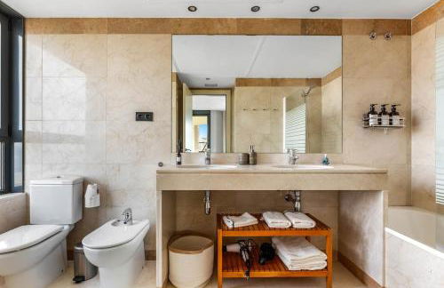 Penthouse Duplex with TOP Views! - Photo 6