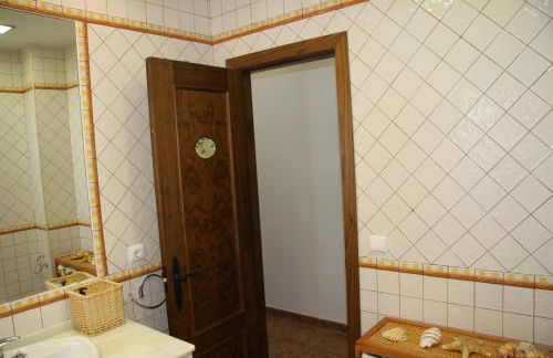 Moderno y amplio chalet, con piscina privada - Foto 47