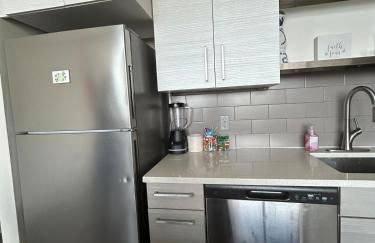 Elegant City Escape ,Steps to Hotspots - Foto 17