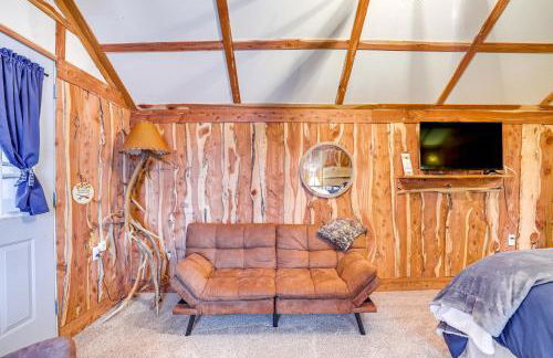 Glenvil Cabin with Gas Grill Steps to Dock and Pond! - Foto 14