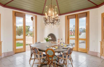 The Pond Estate by Avantstay Maximalist Designer Compound w/ 2 Casitas, Indoor + Outdoor Pools, Tennis Court, & Gorgeous Mountain Views 12k Sqft - Foto 41