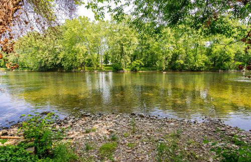 Riverside Tiny Cabin w Hot Tub, Fire Pit, & Kayaks - Foto 40