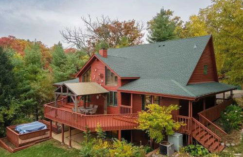 Monthly or Seasonal Large Petite Lake 44 Lakehouse Retreat with Private Pier and Hot Tub secluded Deep in the Woods - Foto 1