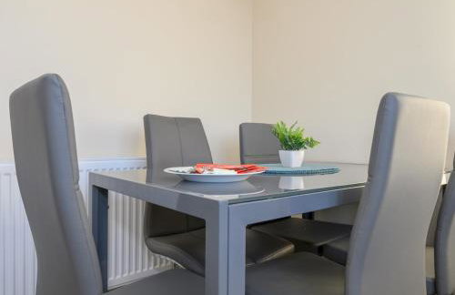 Lower Wortley 3 - Couples Haven with a Shared Kitchen - Pass the Keys - Photo 8