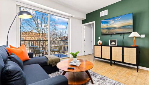 Luxurious 2BR Retreat near Downtown with Roofdeck and Gym - Foto 3