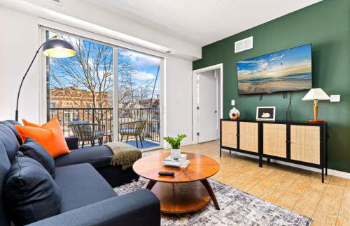 Luxurious 2BR Retreat near Downtown with Roofdeck and Gym - Foto 3