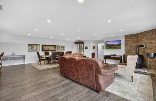 Family Mountain Escape w Private Suite Modern Comforts - Foto 9