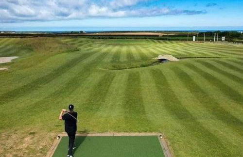 Cliffside 3 Bedroom House with Sea Views - Photo 31