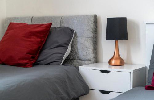 Modern 2Bed North London Flat by D3 Short Stay, Sleeps 6, Private Yard - Foto 13