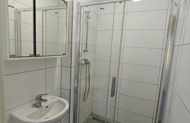 Spacious Worker Apartments with Rooftop Terrace - Up to 21 Guests - Foto 24