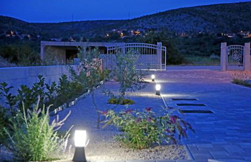 Modern Guest House Rak with beautiful pool - Photo 45