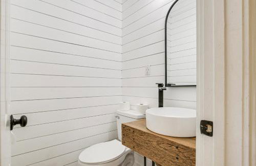 Lake Hartwell Getaway with Private Dock and Fire Pit! - Foto 7