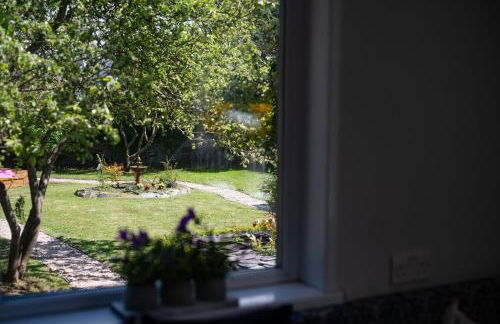 The Garden Cottage with Hot Tub - Foto 9