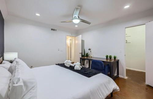 Your Walkable King Bed Getaway - Sleeps 4 - Pool Pkg - Foto 10