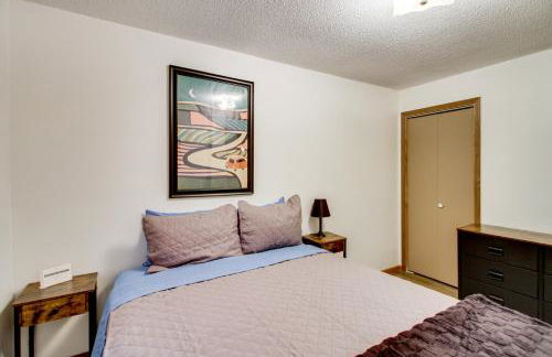 Near Lakes Updated Family Home with Deck in Cushing - Foto 14