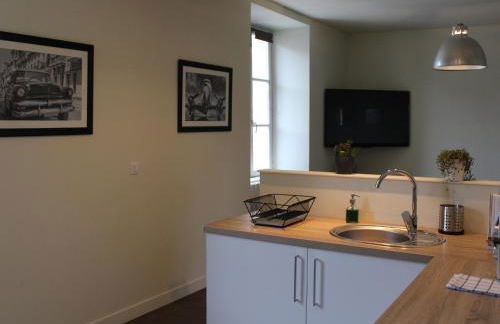 Appartement Central à Briey : 2 Ch, Cuisine équipée, Proche Commerces et Activités - FR-1-584-105 - Foto 2