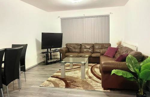 Lovely 3 Bed Ground Floor Apartment Near QE Hospital Harborne Birmingham New - Photo 41