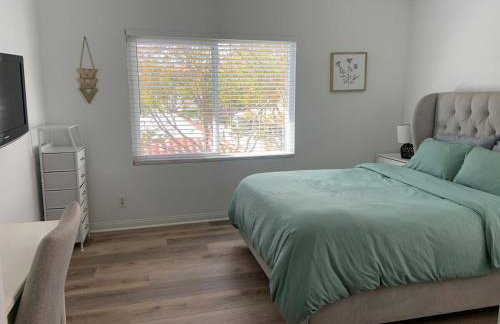 Beautifully Remodeled 2BR Prime Irvine Location - Photo 16