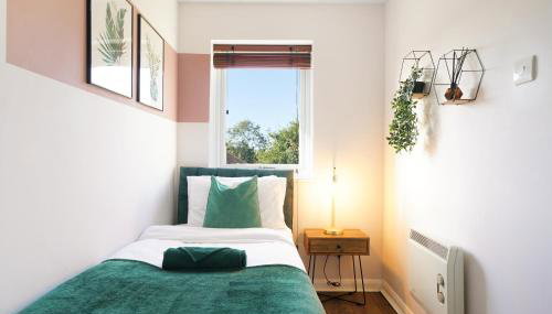 Charming 2BR Aylesbury Home, Sleeps 4, Parking, Work, Leisure, Friendly - Foto 3, towels