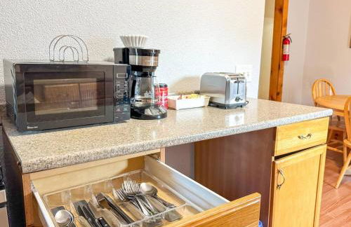 Manchester -Queen beds - Mins to MHT - W/D in Unit - Foto 31