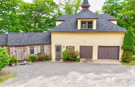 Waterfront 1-bedroom with deck - Foto 1