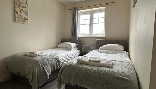 Quiet 3 bed semi with off street parking - Foto 2