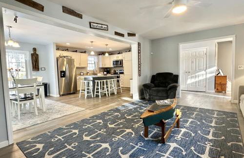 5BR Waterfront Hot Tub Kids Playscape Pets Family Compound! - Foto 53