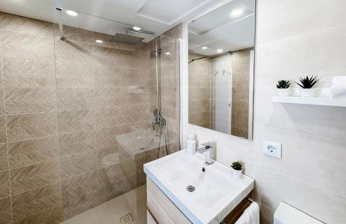 NUEVO, a 70 metros de la playa y con vistas al mar - Foto 26