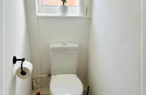 Bright 4BR Home - National Museum, Highfields Park, Uni & City Centre - Sleeps 8 - Photo 14