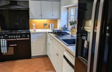 The Writer's Retreat Ground Floor Apartment - Photo 15