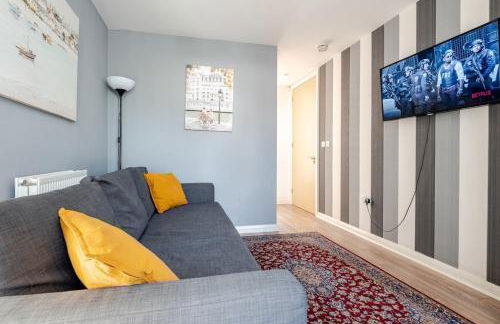 Comfortable 3-Storey House with Free Car Parking - Foto 31