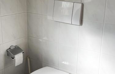 Große & voll ausgestattete Apartments, Studios, Doppelzimmer, Workspace, Parkplatz, Netflix, Prime & schnelles Wifi in ruhiger Lage mit Garten - Foto 49