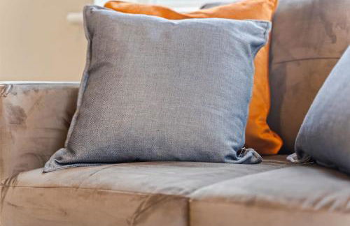 Modern 4 Bed house Ideal for Groups, Contractors near City Airport & O2 Arena, free parking & Wifi included - Foto 14