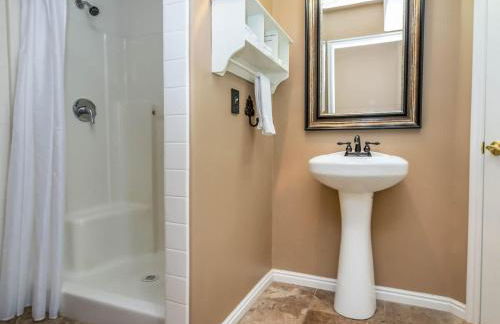 Wasatch Retreat in Draper with Mtn Views Theater and Hot Tub - Foto 44