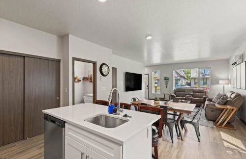 Brand New 3BD 2 5BTH Triplex Unit Near Downtown - Foto 15