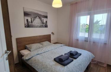 Zekic Family Apartments with Large Garden & Private Parking Quiet Area Lopar - Foto 12
