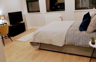 Market Haven Kingsize Studios Town Centre with Netflix, Business & Leisure travellers, multiple units available - Photo 24