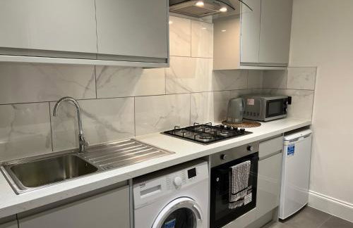 Lovely 1 bedroom flat High Barnet 3 mins away - Photo 12