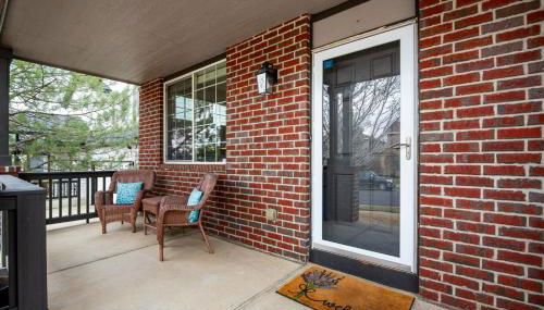 5 bed 4 bath and Pet friendly - Photo 4