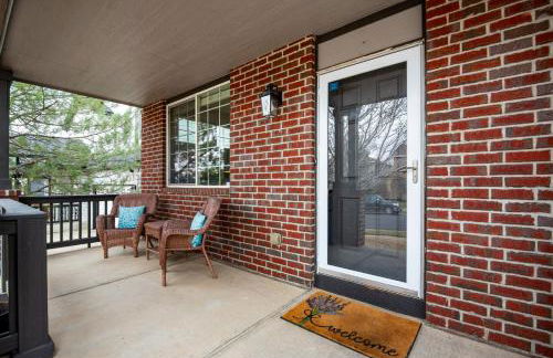 5 bed 4 bath and Pet friendly - Photo 4