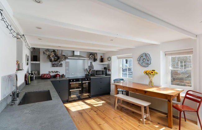 Seaview-2br-sleeps5-cottage-fastwifi-woodburner - Foto 1