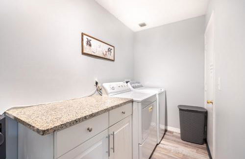 Relaxing Modern Farmhouse in Jupiter Farms. Family-and Dog-friendly! - Photo 21