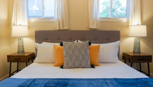 Charming Midtown Cottage Walkable & Cozy - Foto 2