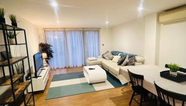 Zone 1 Modern 2 Bed 2 Bath Apt with outdoor space Hyde park - Foto 3