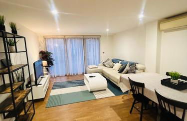 Zone 1 Modern 2 Bed 2 Bath Apt with outdoor space Hyde park - Foto 3