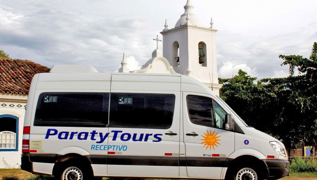 Minibus prêt pour le départ