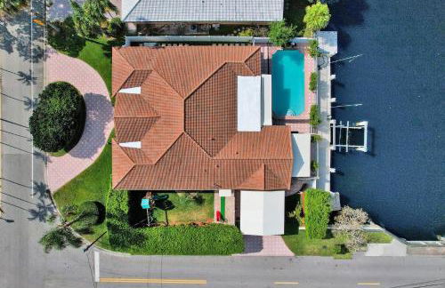 Luxe 4BR Waterfront w Htd Pool 5min to Beach - Foto 120