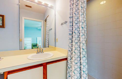 Ocean-view townhome with balcony & W/D - walk to beach - dog-friendly - Foto 18